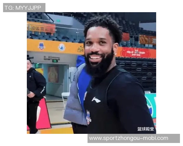 鲍威尔半场表现惊艳12投6中轻松砍下18分助球队争夺胜利